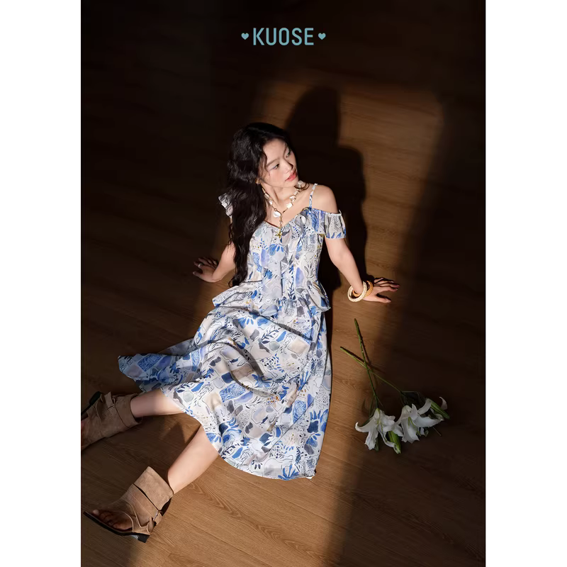 KUOSE 쿠오세 컬러 플로럴 러플 오프숄더 스트랩 롱 원피스 - 상세 이미지 3