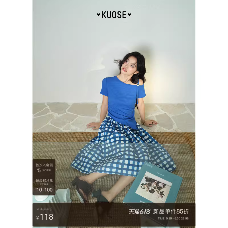 KUOSE 쿠오세 여름 블루 비대칭 슬래시넥 반소매 티셔츠 - 상세 이미지 2