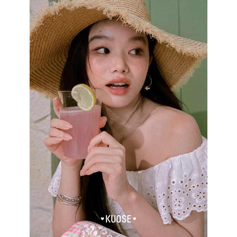 KUOSE 쿠오세 여름 화이트 펀칭 코튼 오프숄더 블라우스 - 상세 이미지 5