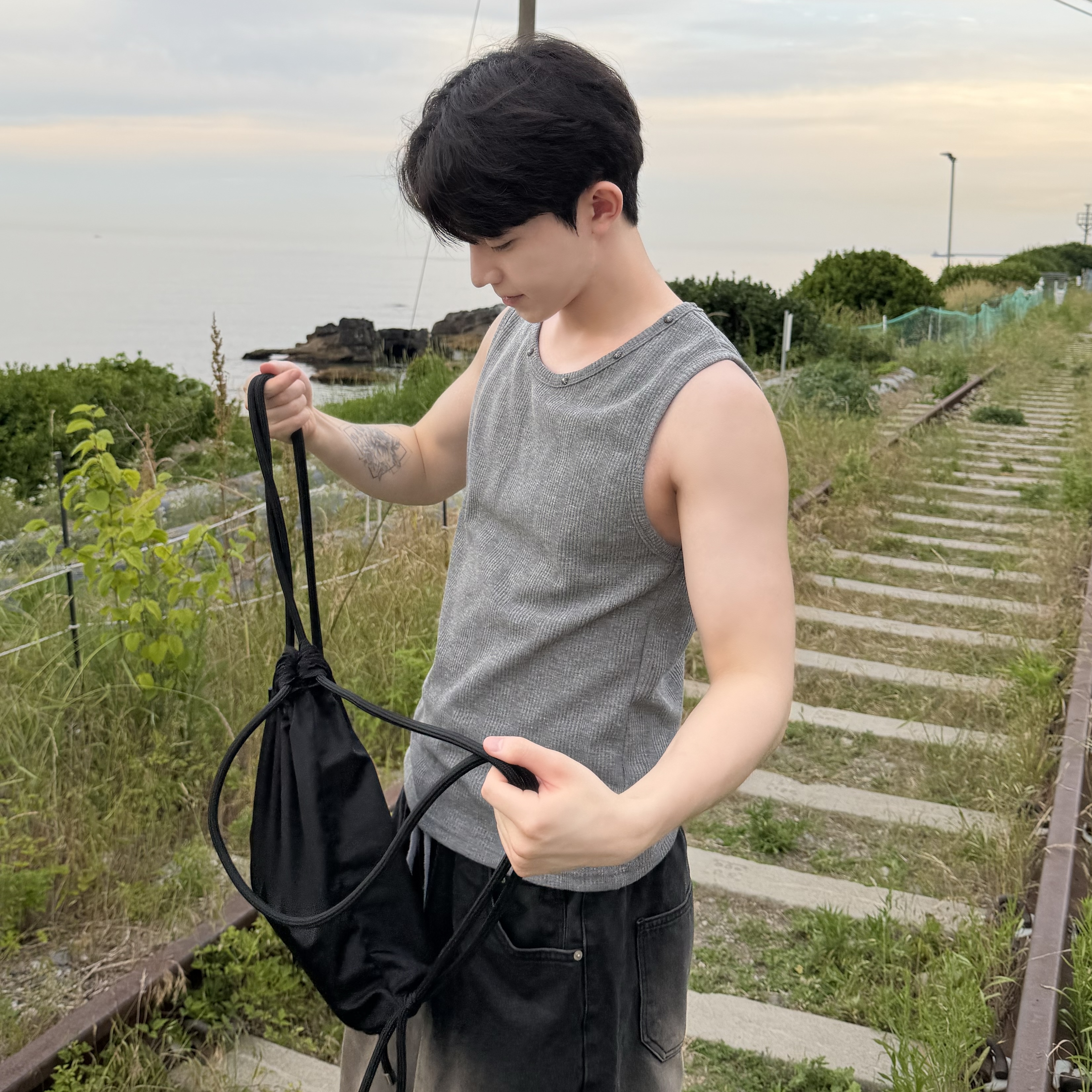 빈티지 스터드 와플 나시 민소매 티셔츠 여름코디 여행룩 남자코디 - 상세 이미지 3