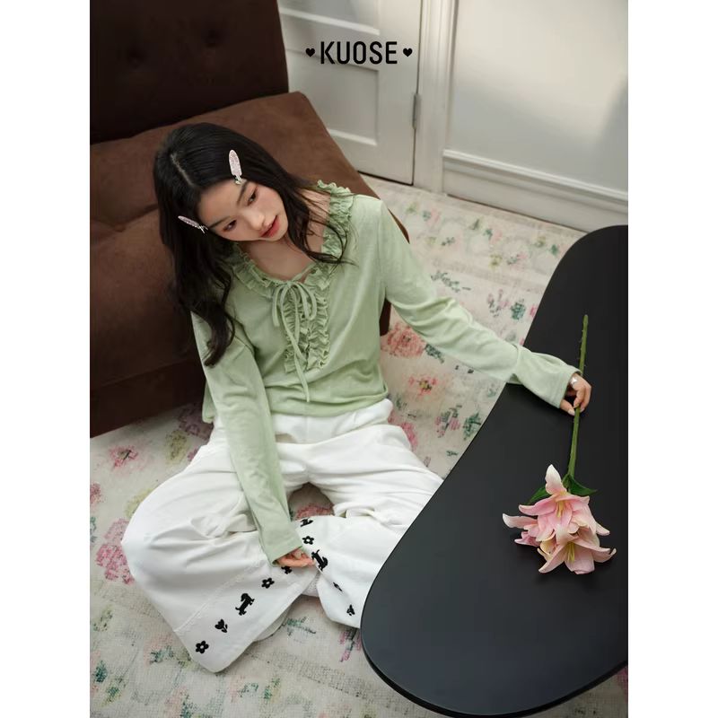 KUOSE 쿠오세 옅은 녹색 V넥 프릴 루즈핏 긴팔 티셔츠 - 상세 이미지 3