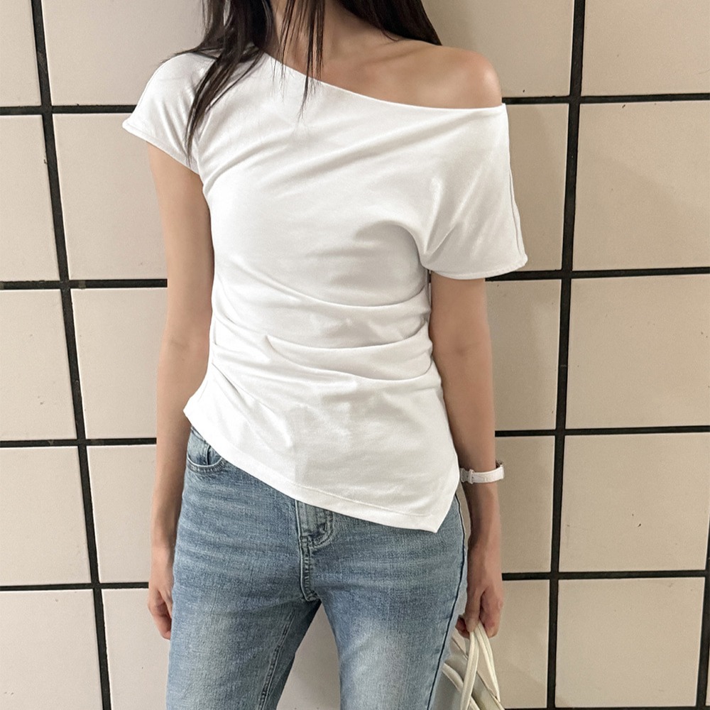 오프숄더 사이드 핀턱 여름 언발 티셔츠 - 상품 이미지