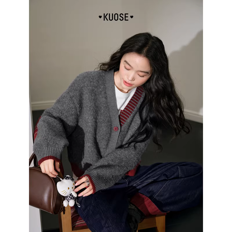 KUOSE 쿠오세 V넥 회색 니트 가디건 플레어 스커트 세트 - 상세 이미지 5