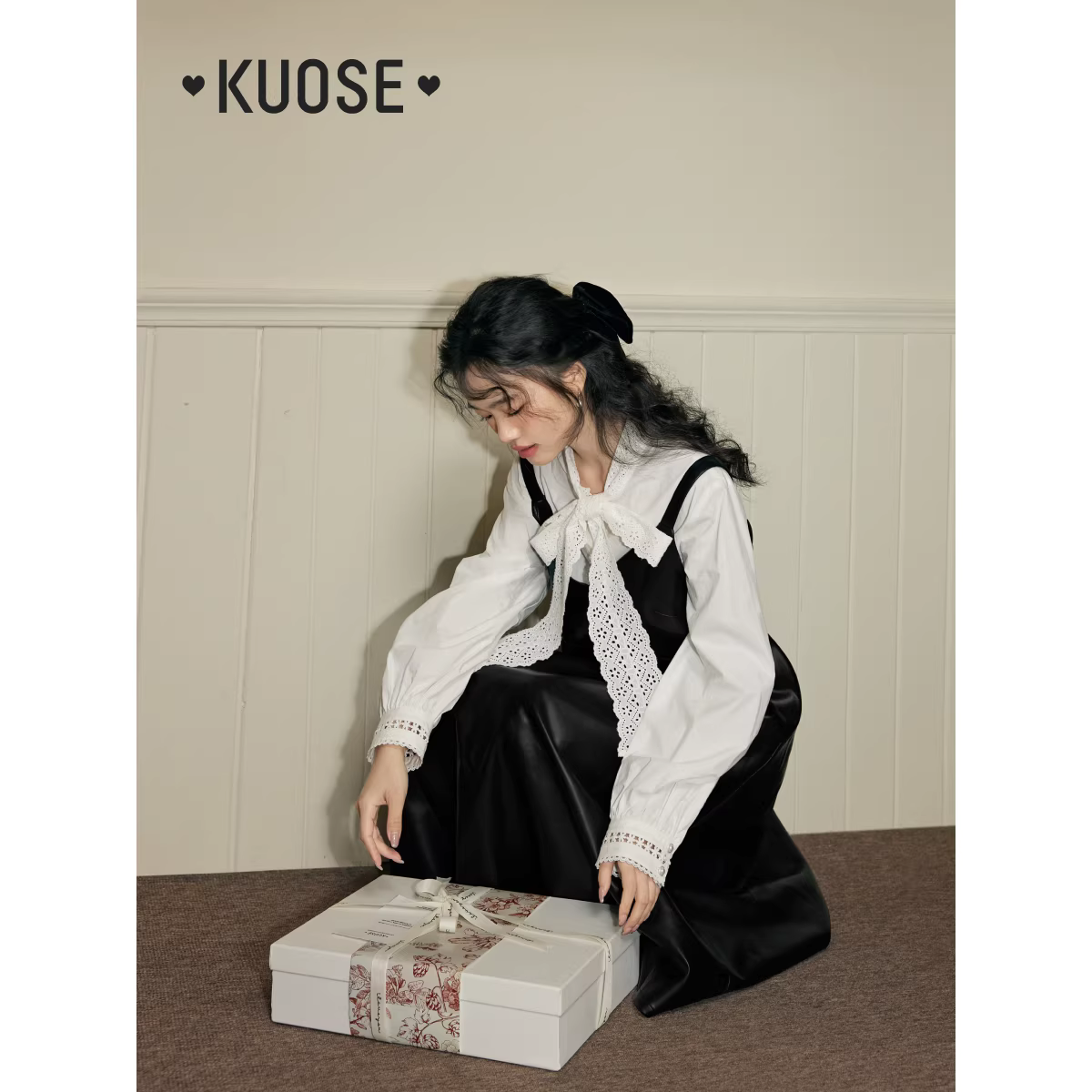 KUOSE 쿠오세 브라운 PU 브이넥 멜라드 롱 원피스 - 상세 이미지 3