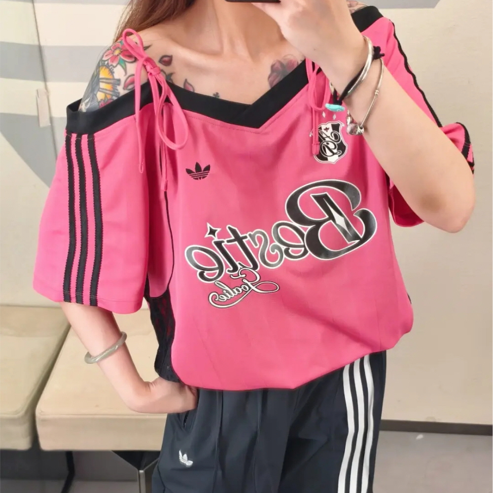 아디다스 우먼스 오프숄더 레이스 반팔 티셔츠 핑크 KU4757 - 상세 이미지 3