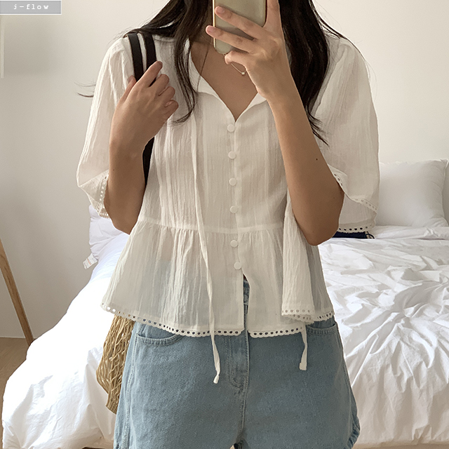 칸도 레이스 핀턱 플레어 반팔 블라우스 2col 여름 루즈핏 타이 브이넥 버튼 제이플로우 - 상세 이미지 4