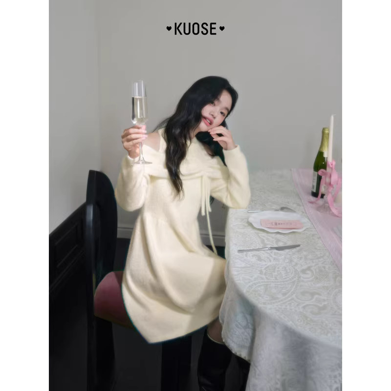 KUOSE 쿠오세 미색 숄더 오픈 니트 미니 원피스 - 상세 이미지 4