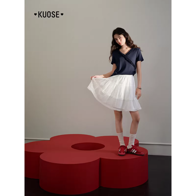 KUOSE 쿠오세 여성 프릴 V넥 반팔 크롭 티셔츠 - 상세 이미지 5