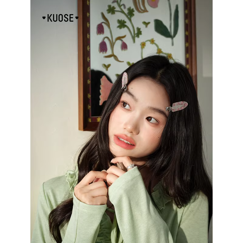 KUOSE 쿠오세 옅은 녹색 V넥 프릴 루즈핏 긴팔 티셔츠 - 상세 이미지 4