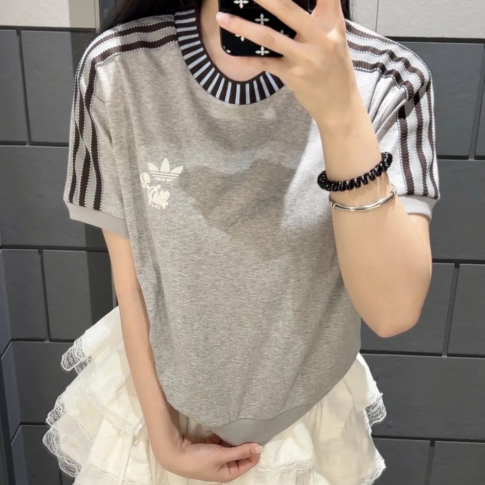 아디다스 X 디즈니 앨리스 체셔캣 그래픽 티셔츠 그레이 KY8316 - 상세 이미지 4