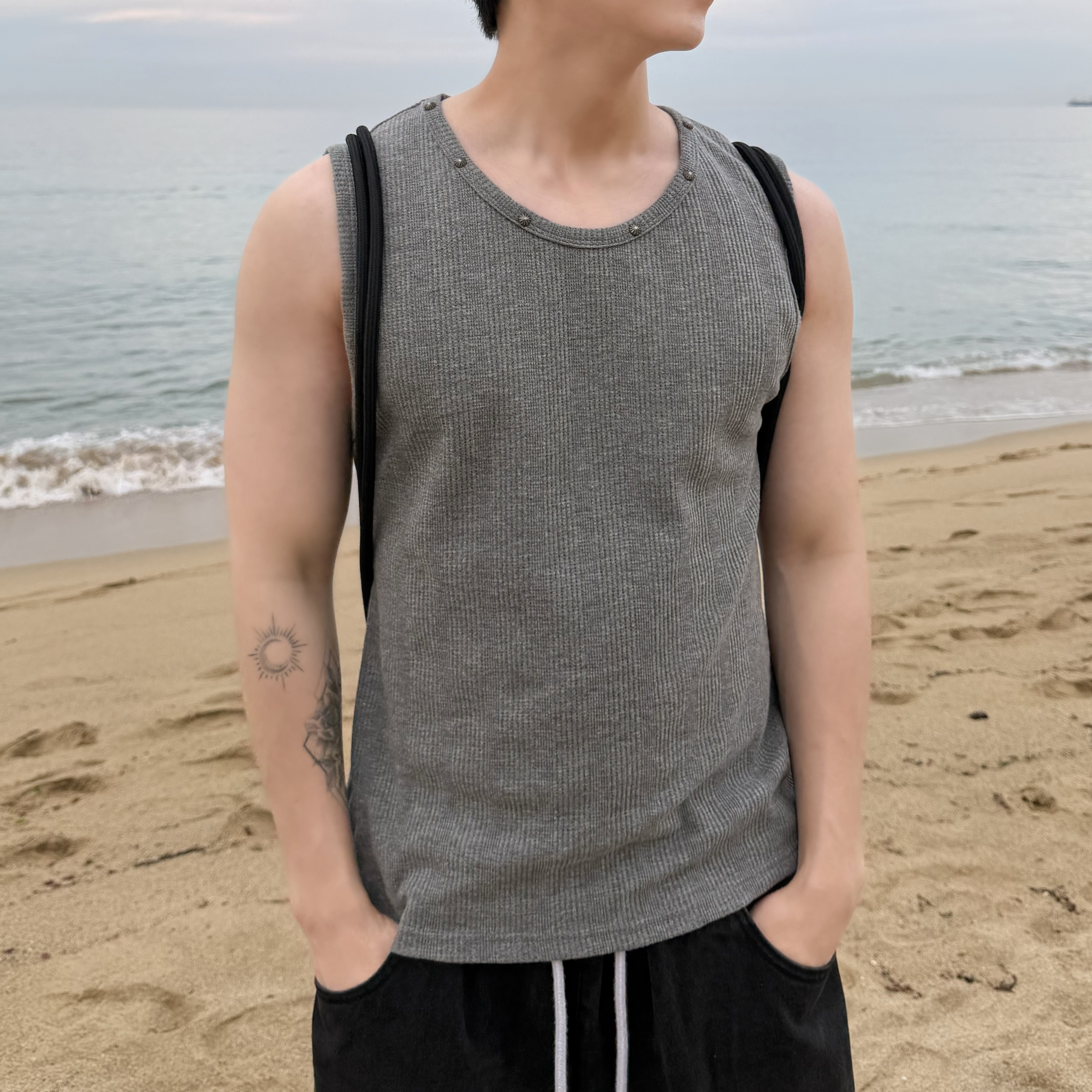 빈티지 스터드 와플 나시 민소매 티셔츠 여름코디 여행룩 남자코디 이미지 6