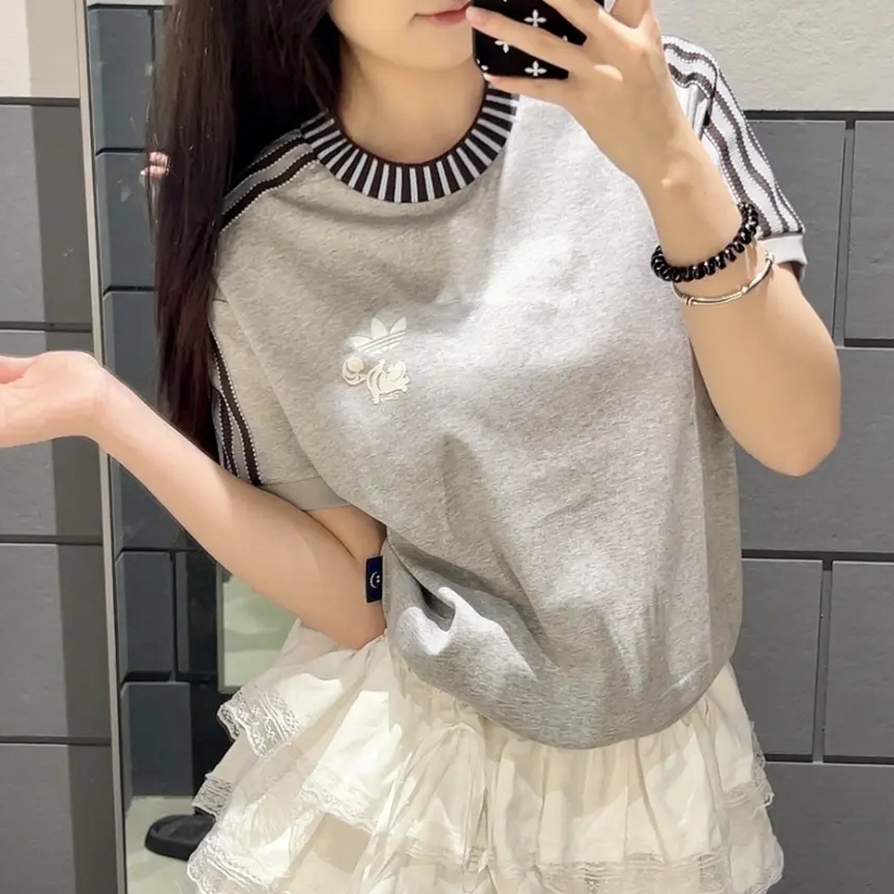 아디다스 X 디즈니 앨리스 체셔캣 그래픽 티셔츠 그레이 KY8316 - 상세 이미지 2
