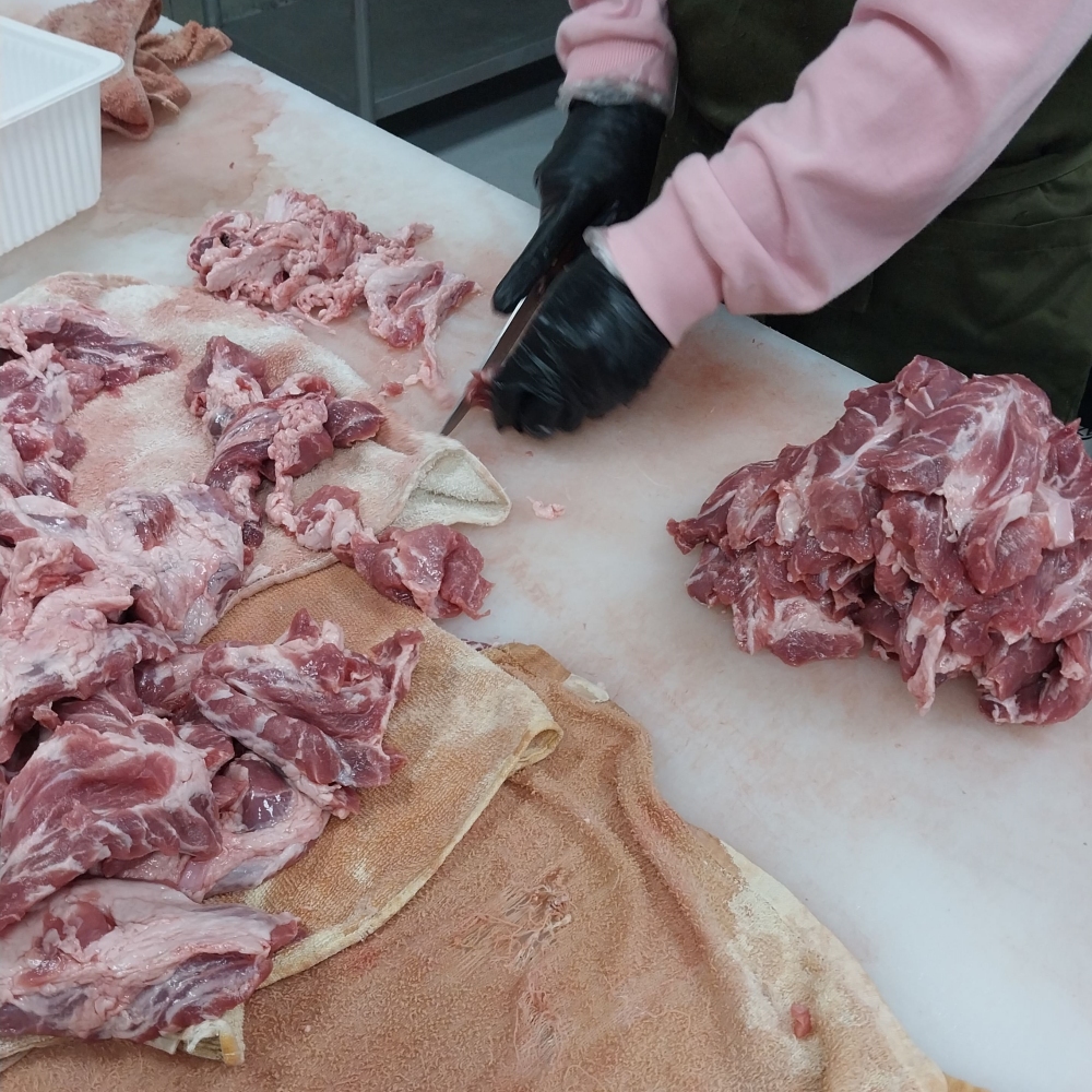 한돈 돼지 도깨비살 낙엽살 전지살 뒷고기 부속고기 앞다리살 냉동, 300g, 2개 이미지 8