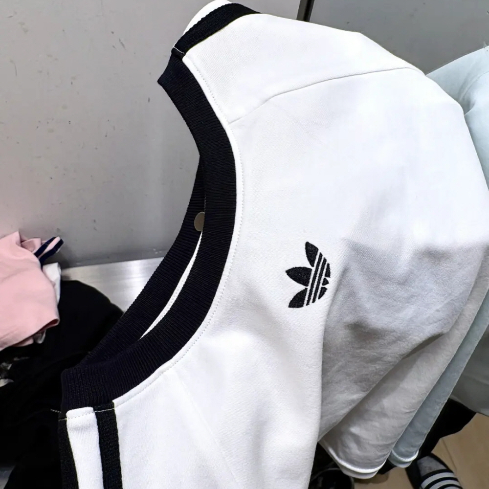 아디다스 우먼스 삼선 베이비티 크롭 반팔 티셔츠 화이트 KT7793 이미지 6