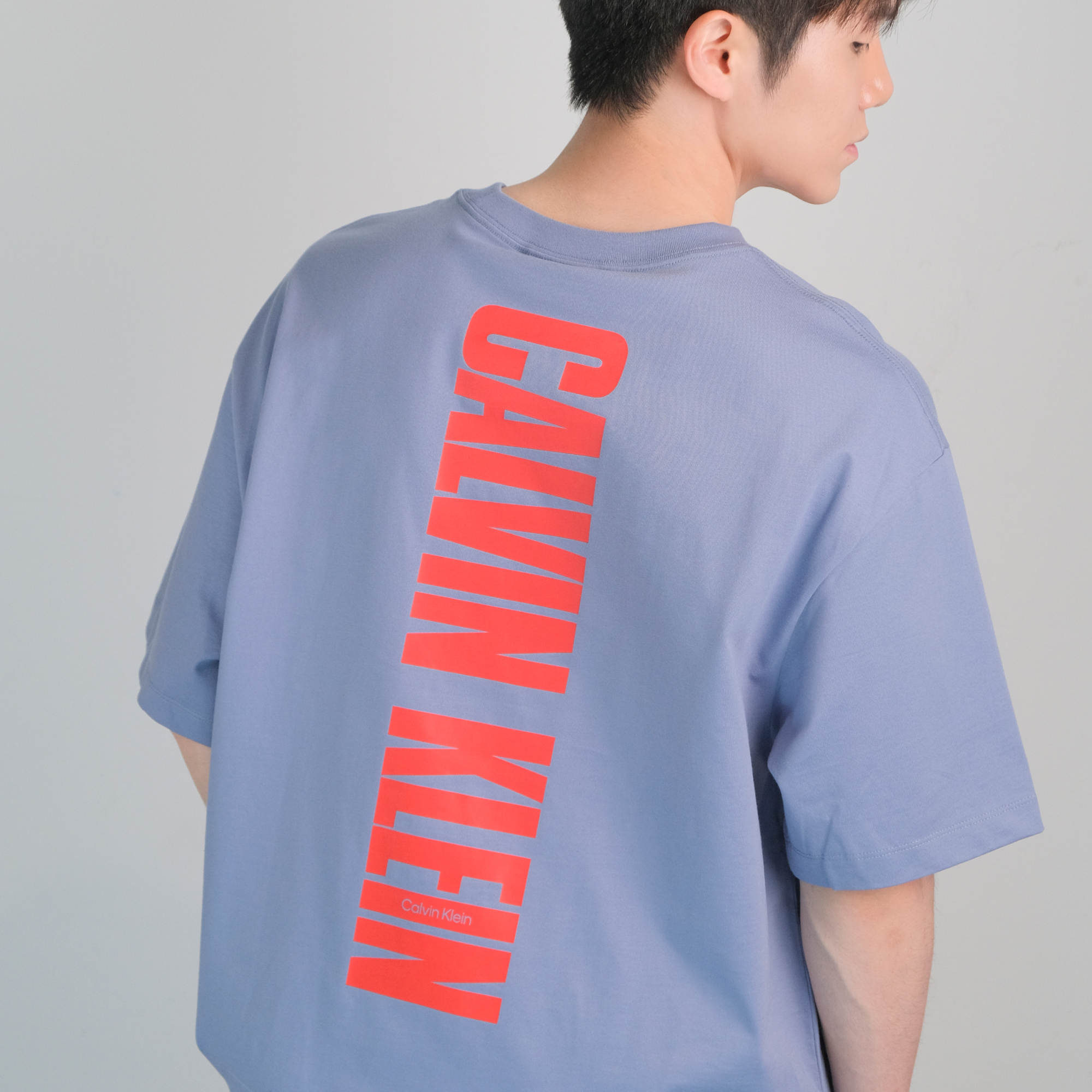 캘빈클라인 릴렉스 핏 버티컬 로고 티셔츠 템페스트블루, XL - 상세 이미지 5