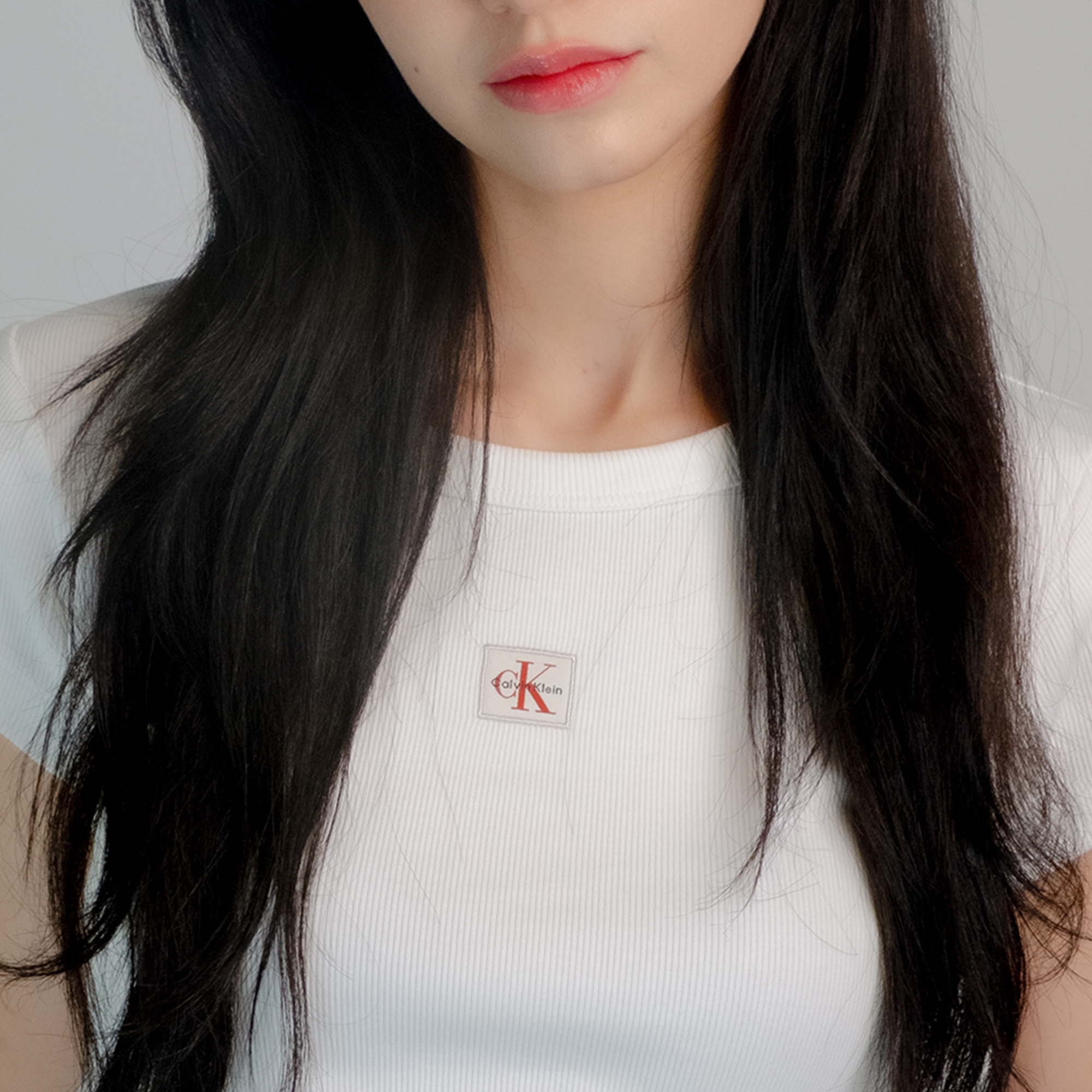 캘빈클라인 우븐 라벨 립 베이비 크롭 티셔츠 화이트, L - 상세 이미지 3