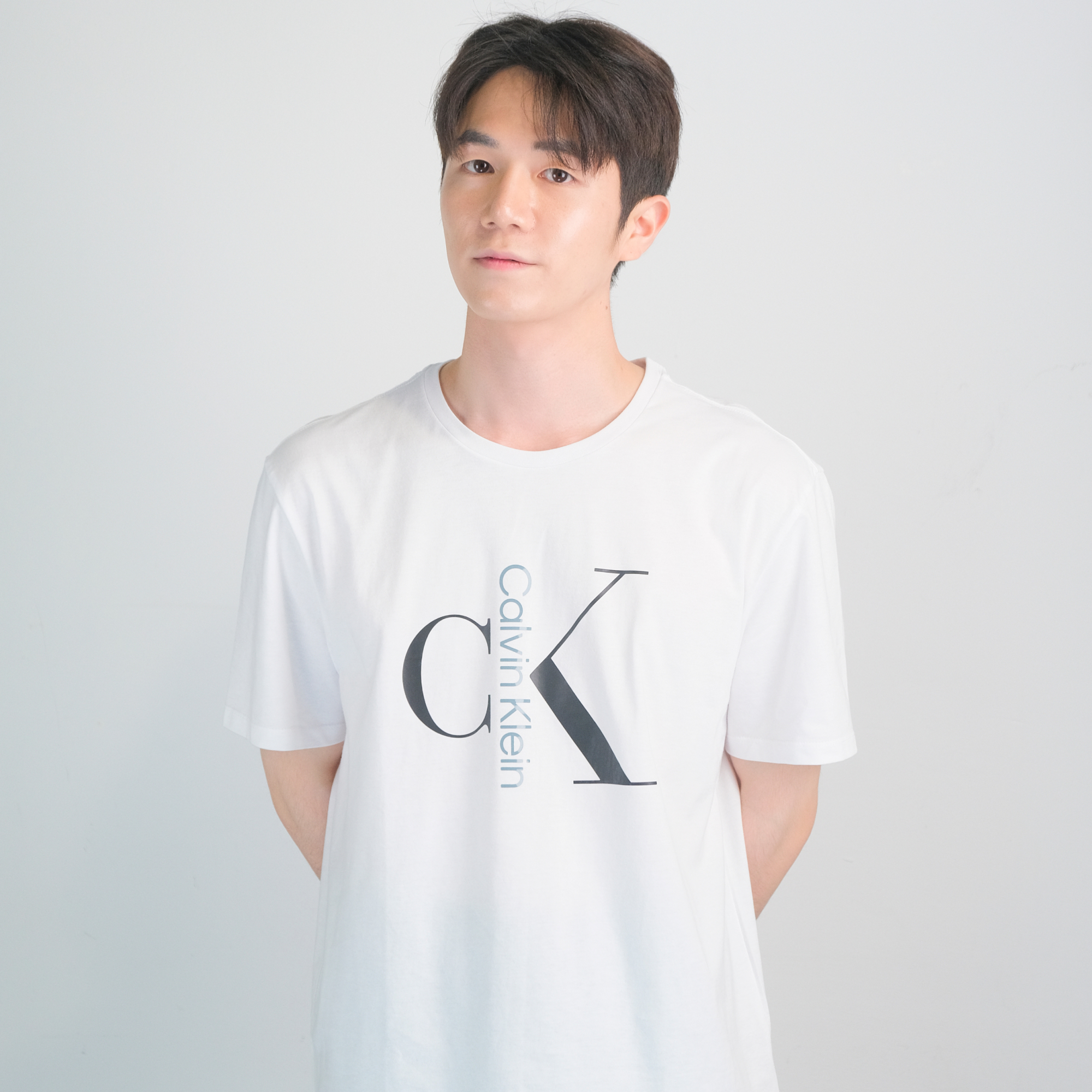 캘빈클라인 릴릭스 핏 CK 미니멀 로고 크루넥 티셔츠 화이트, XL - 상세 이미지 4