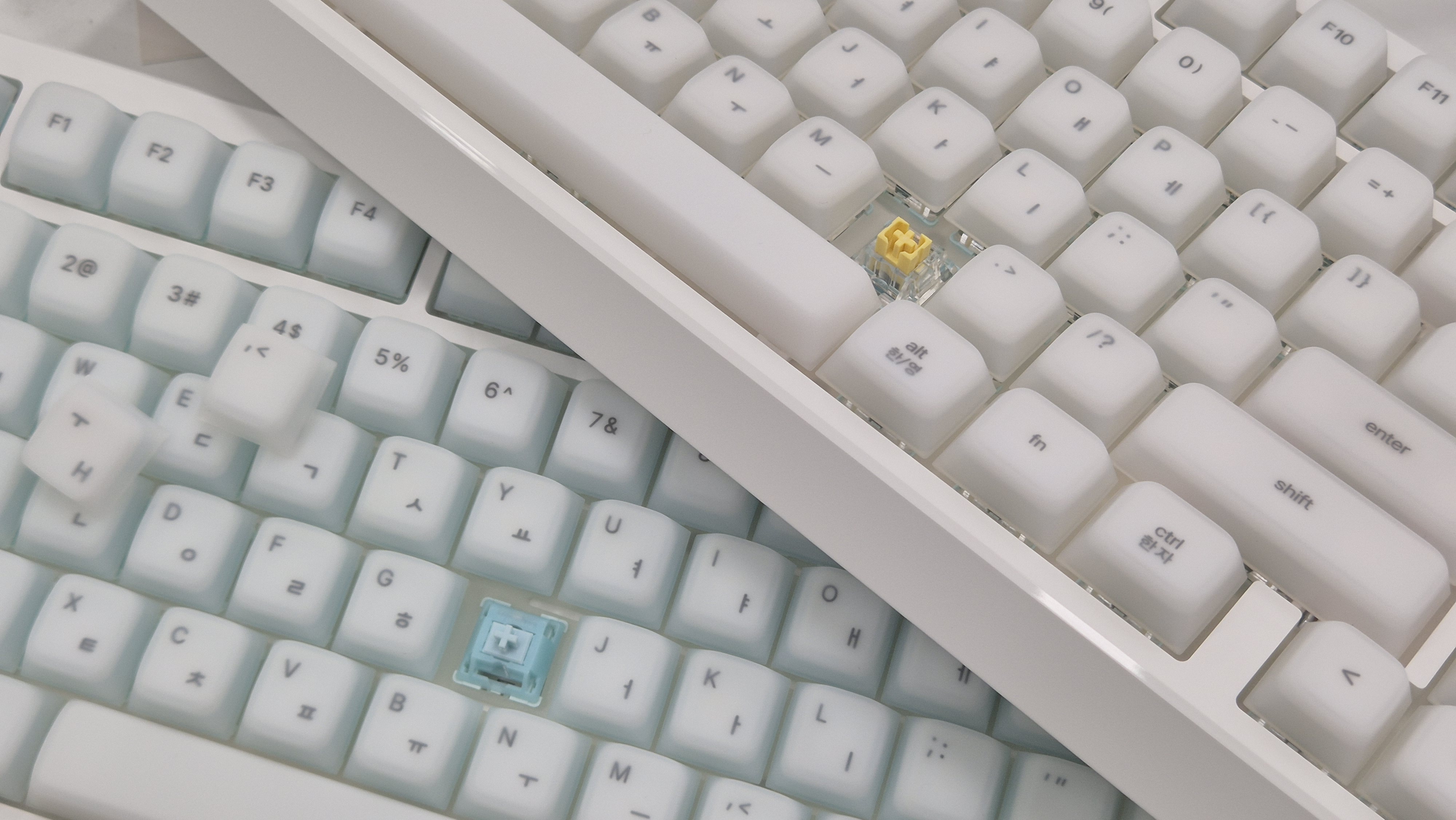 말랑말랑한 에포메이커 G84 PRO 실리콘 키캡 무선 키보드 한글판 화이트, 저소음 바다소금축 - 상세 이미지 2