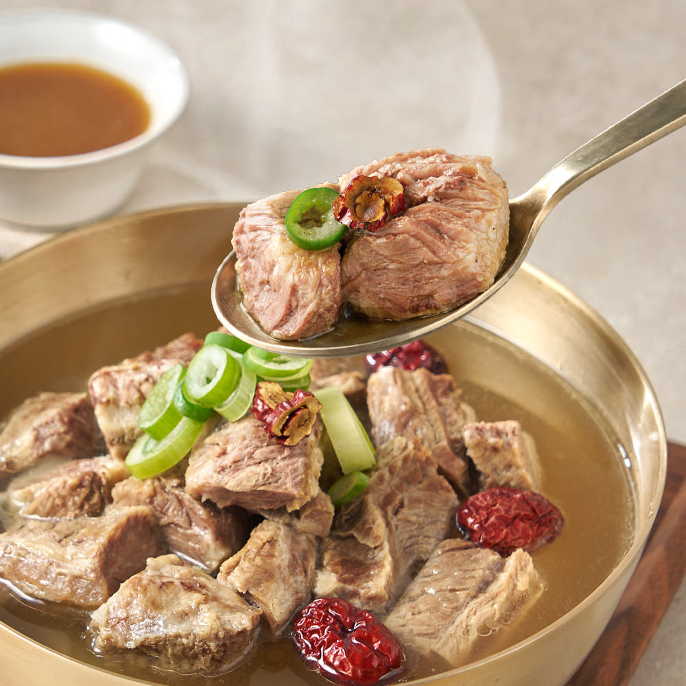 진심먹거리 보양식 뼈없는 순살 소갈비탕 900g x2팩 밀키트 - 상품 이미지