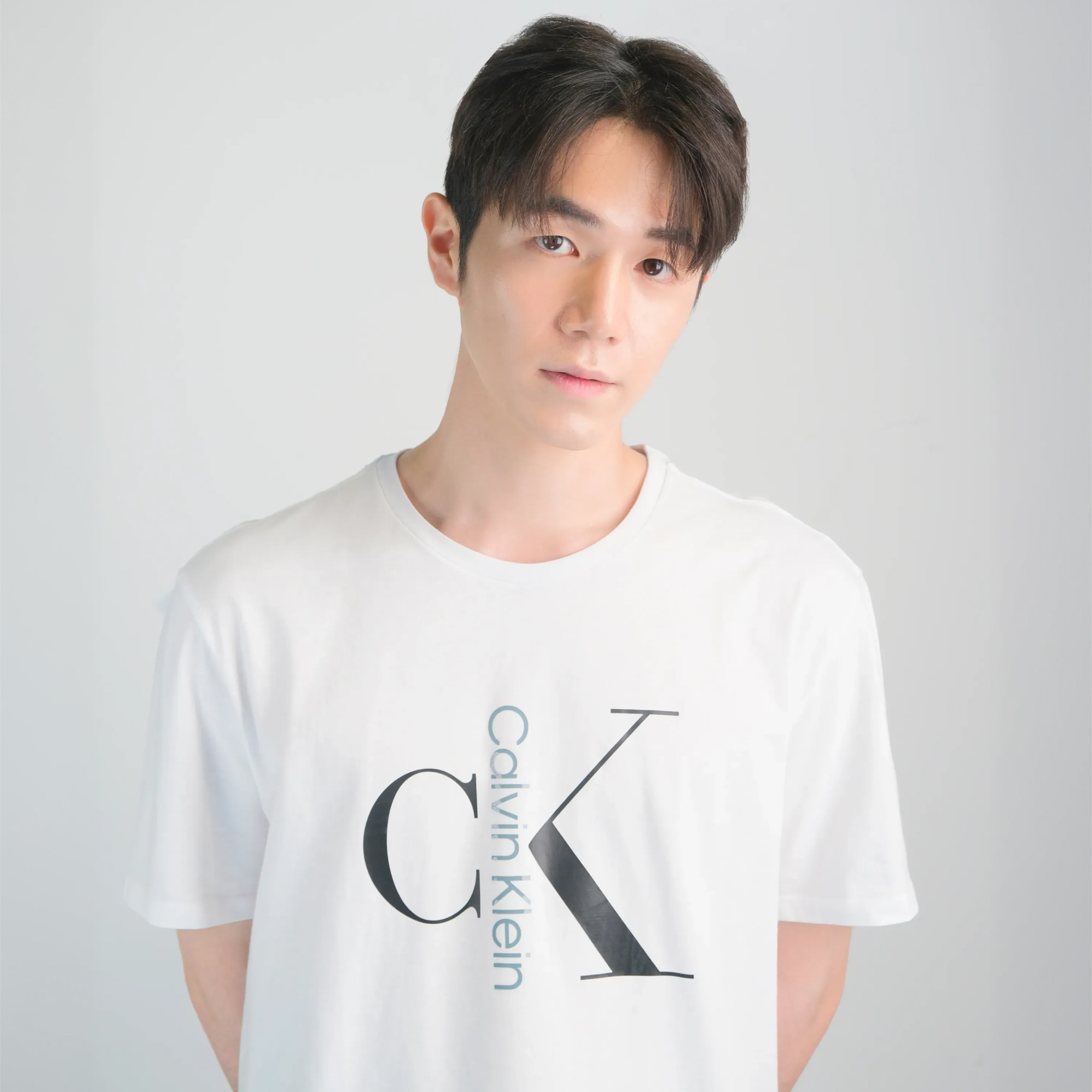 캘빈클라인 릴릭스 핏 CK 미니멀 로고 크루넥 티셔츠 화이트, XL - 상세 이미지 5