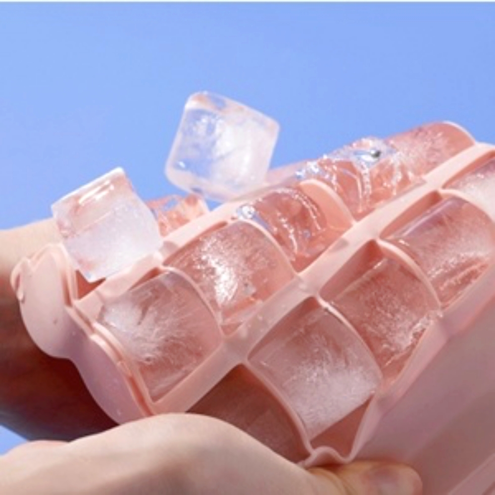 뚜껑일체형홈카페용얼음틀 실리콘소재위생적아이스몰드 여름필수템음료제조얼음트레이 15구 - 상품 이미지