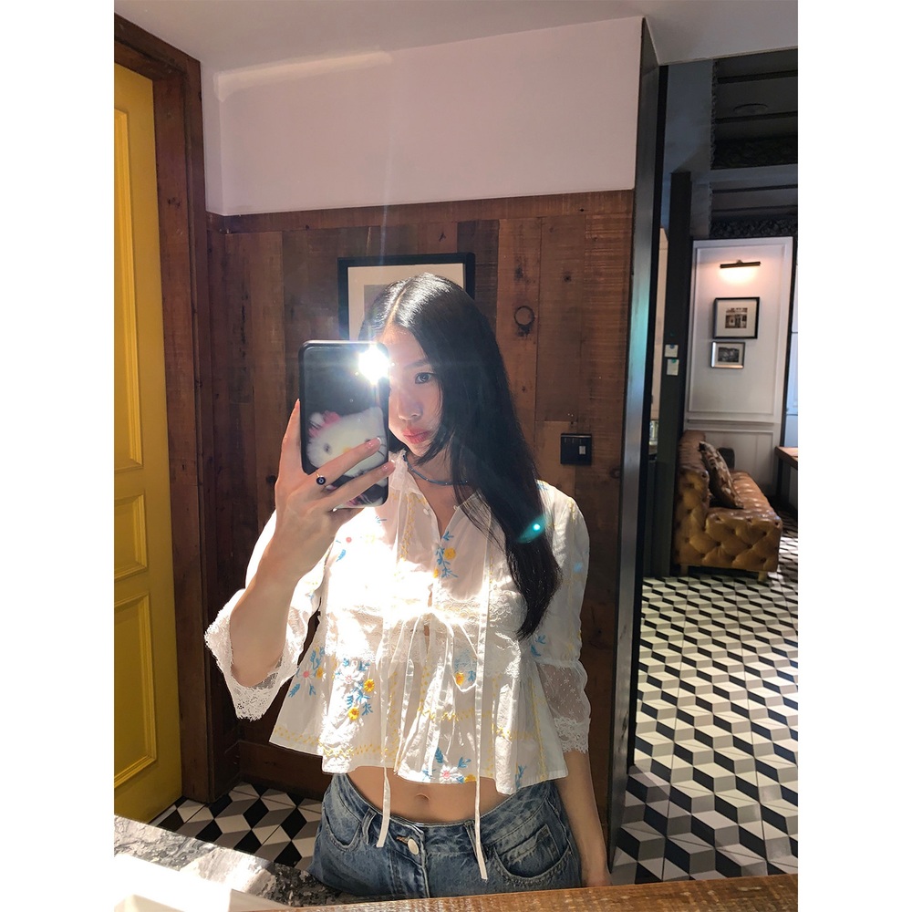 꽃자수 레이스7부소매 블라우스 리본 루즈핏 순면 싸개단추 귀여운 짧은스타일 화이트 - 상세 이미지 3
