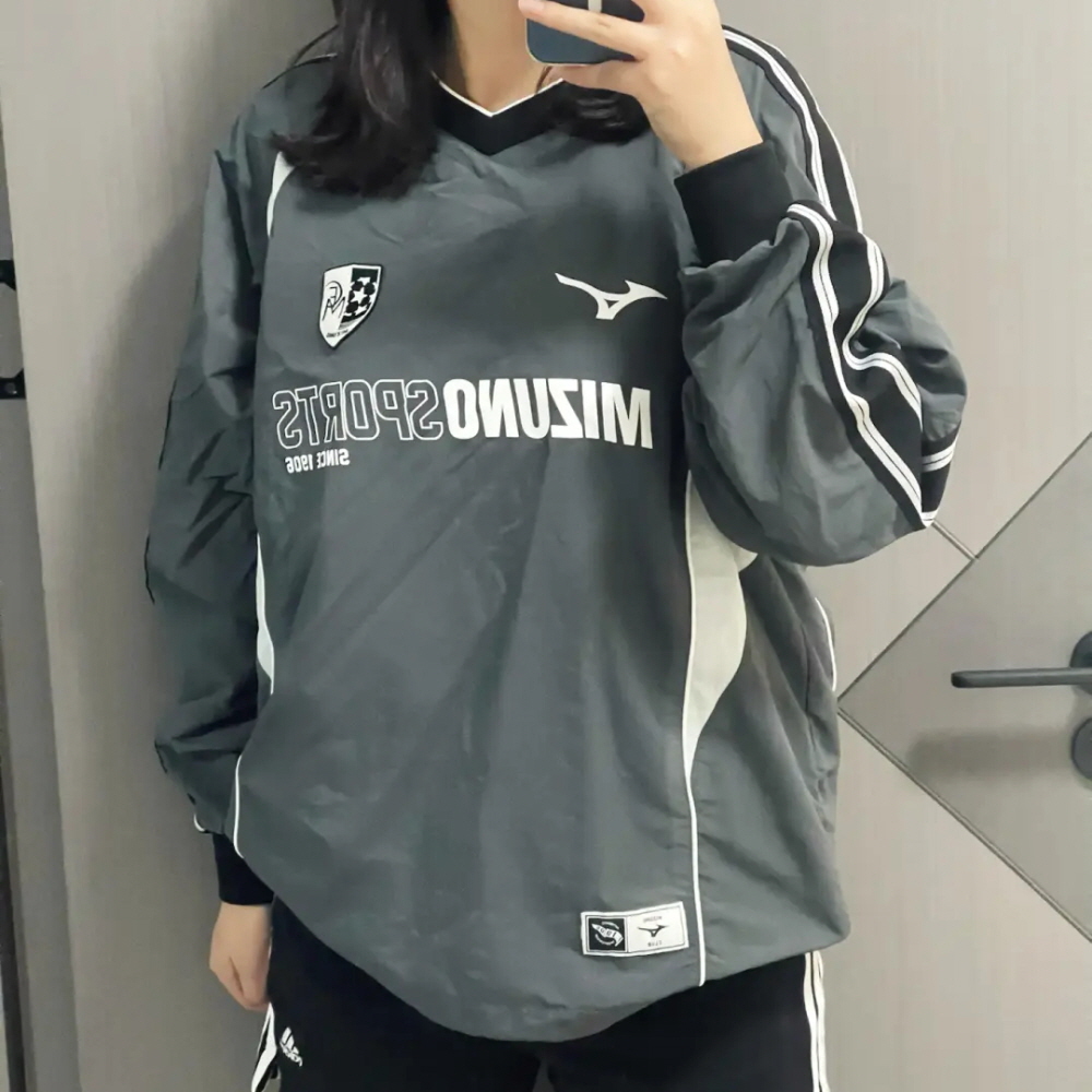 미즈노 에센셜 루즈핏 저지 풋볼 롱 슬리브 긴팔 티셔츠 그레이 K2CE46Y3 - 상세 이미지 3