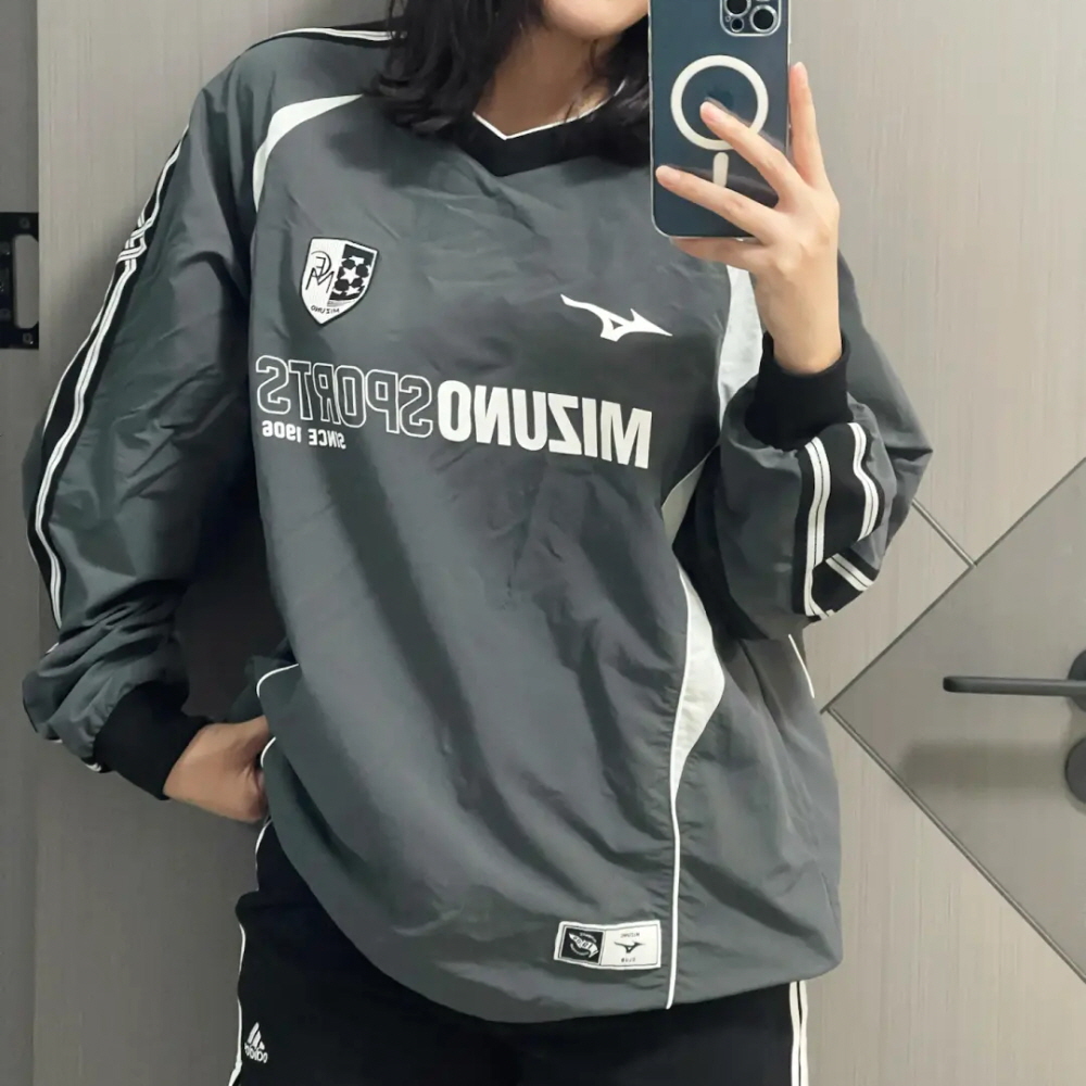 미즈노 에센셜 루즈핏 저지 풋볼 롱 슬리브 긴팔 티셔츠 그레이 K2CE46Y3 - 상품 이미지