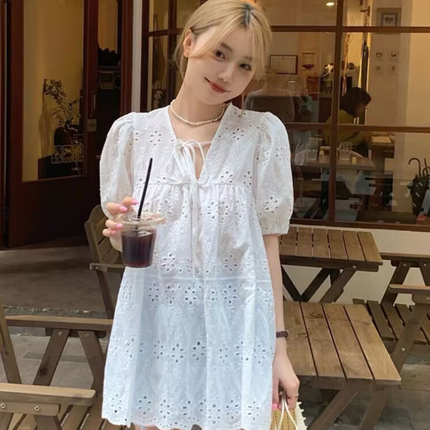 여름 데일리 루즈핏 레이스 리본 반팔 펀칭 블라우스 - 상세 이미지 4