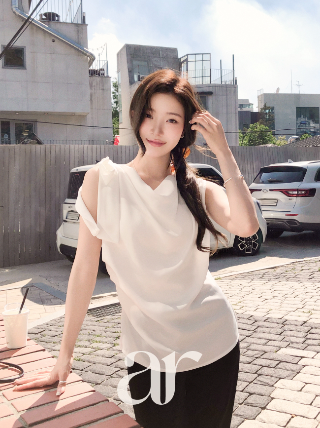 (국내제작) 드레이프 숄더 스트랩 셔링 나시 블라우스 bs8822 - 상세 이미지 2
