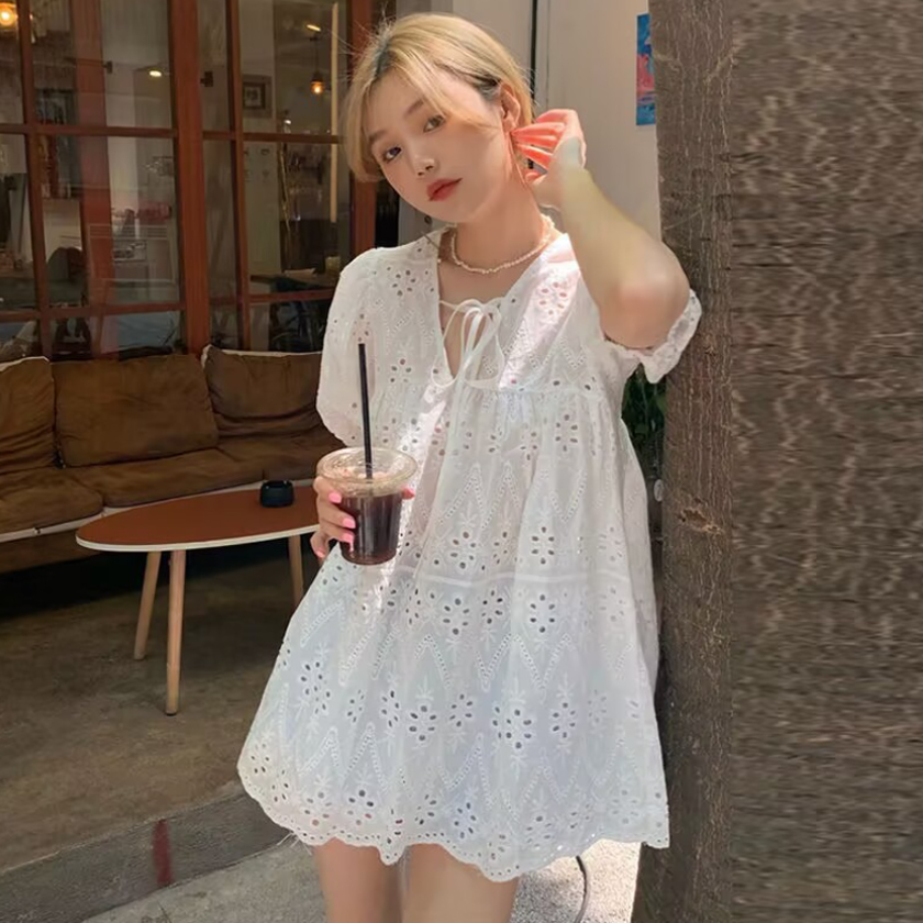 여름 데일리 루즈핏 레이스 리본 반팔 펀칭 블라우스 - 상세 이미지 5