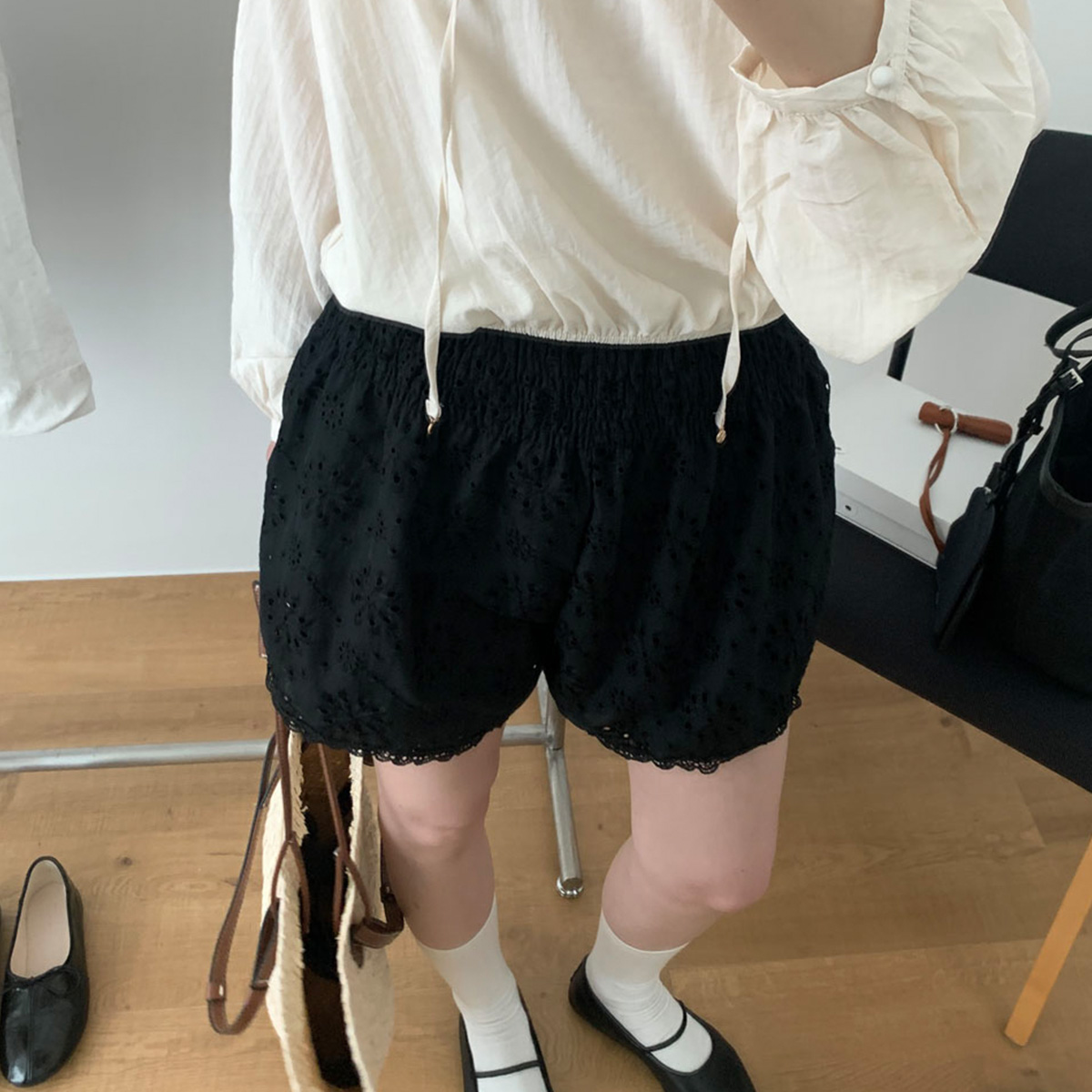 플라워 펀칭 팬츠 3부 밴딩 빅사이즈 임산부 비치웨어 커버업 반바지 웨어링무드 (2c) - 상품 이미지