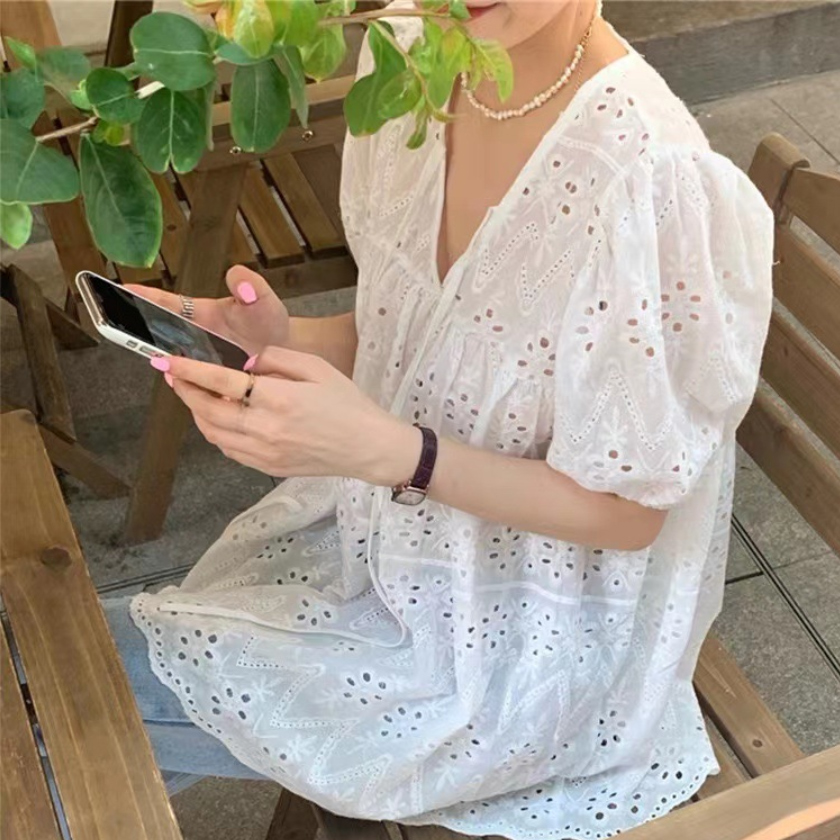 여름 데일리 루즈핏 레이스 리본 반팔 펀칭 블라우스 - 상세 이미지 3