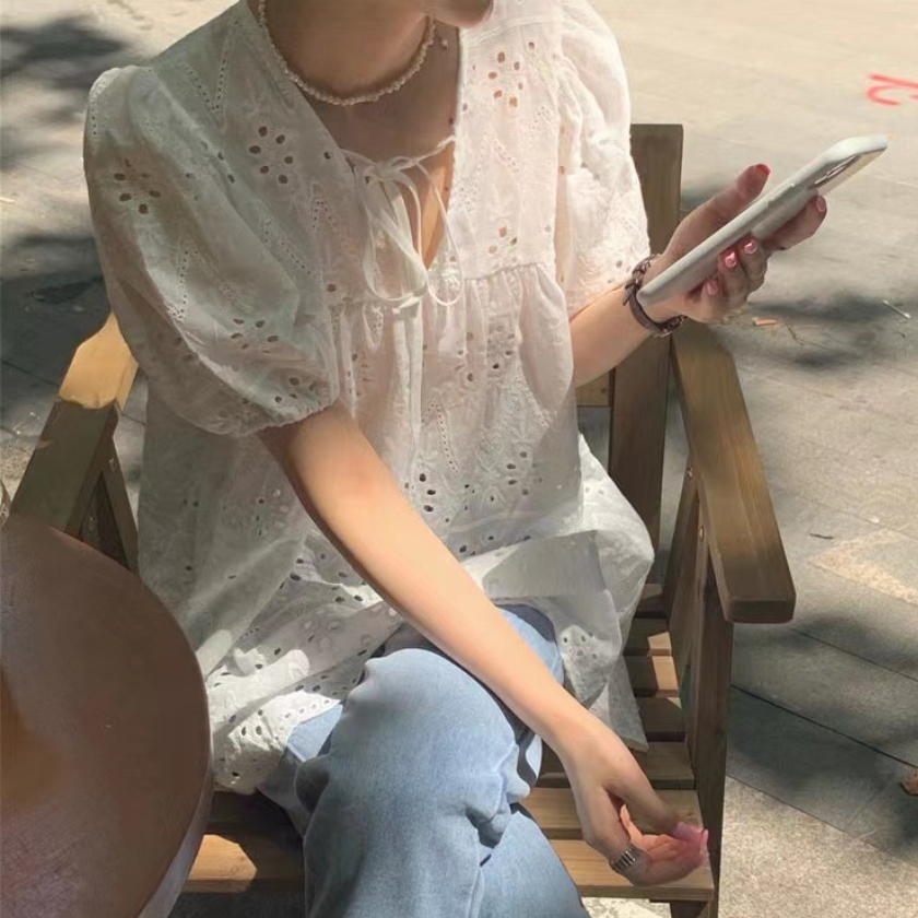 여름 데일리 루즈핏 레이스 리본 반팔 펀칭 블라우스 - 상품 이미지