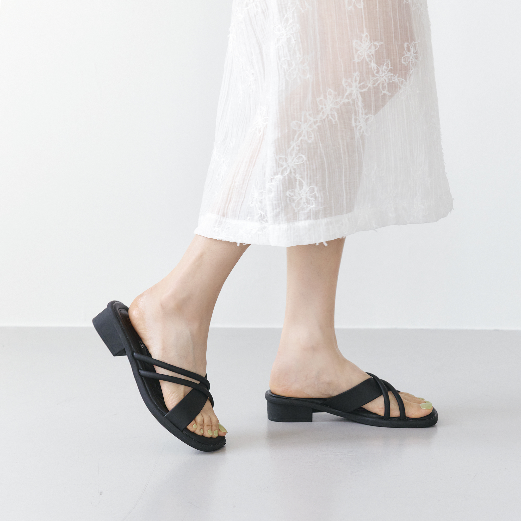 에스유니 여성 크로스 스트랩 발편한 쿠션 슬라이드 슬리퍼 사무실슬리퍼 3.5cm - 상세 이미지 3