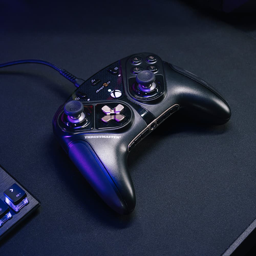 트러스트마스터 eSWAP X2 PRO 컨트롤러 (XBOX/PC) 레이싱 게임패드 조이스틱 운전 게임 장비 - 상품 이미지