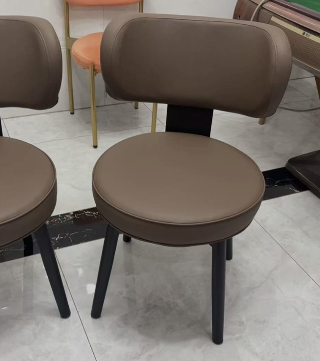 허리편한 식탁의자 등받이 가죽 카페 튼튼한 다이닝체어 회전 - 상세 이미지 2
