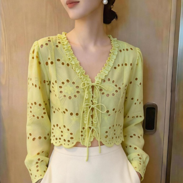 프릴넥 펀칭 크롭 블라우스 프렌치 스타일 레이스 가디건 리본 브이넥 시스루 옐로우 - 상세 이미지 5