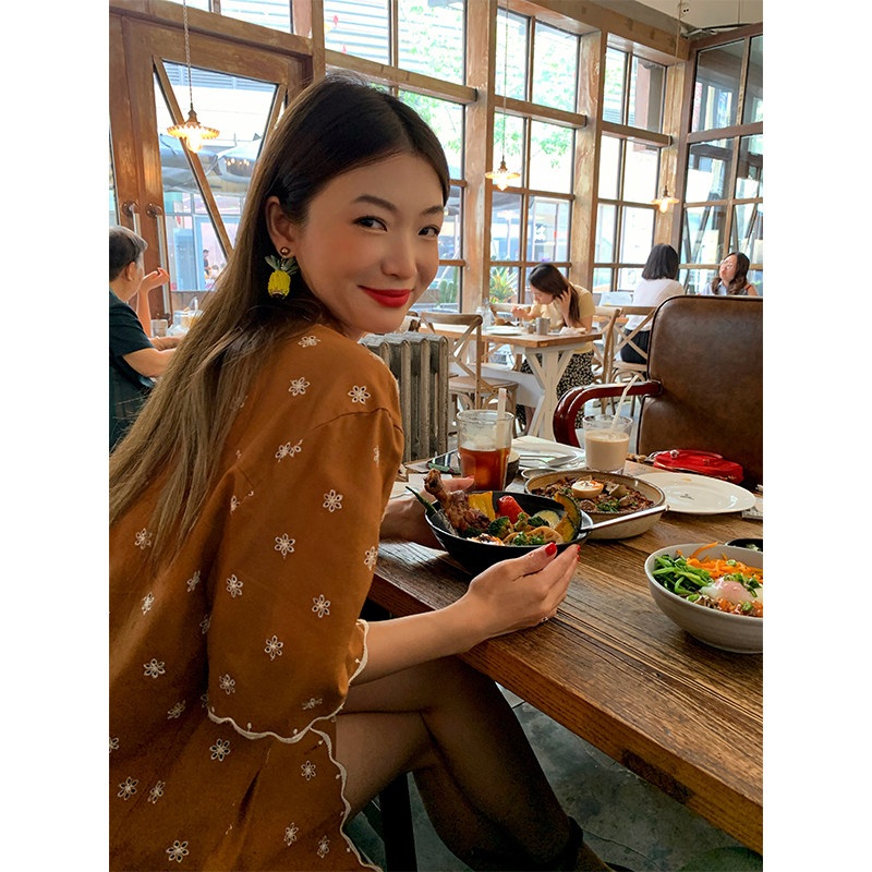 꽃자수 면리넨혼방 반팔셔츠블라우스 유니크 동남아 여행룩 루즈핏 캬라멜브라운 - 상세 이미지 3