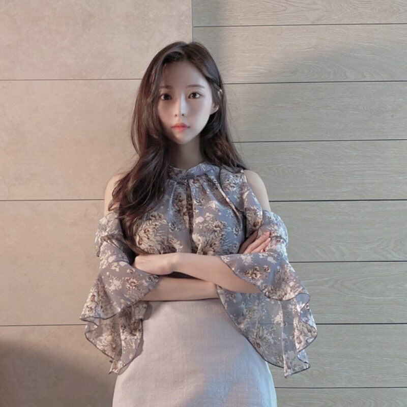 러블리 쉬폰 오프숄더 블라우스 플라워 프릴 탑 상의 꽃 무늬 여성 나팔 칠부소매 - 상세 이미지 4