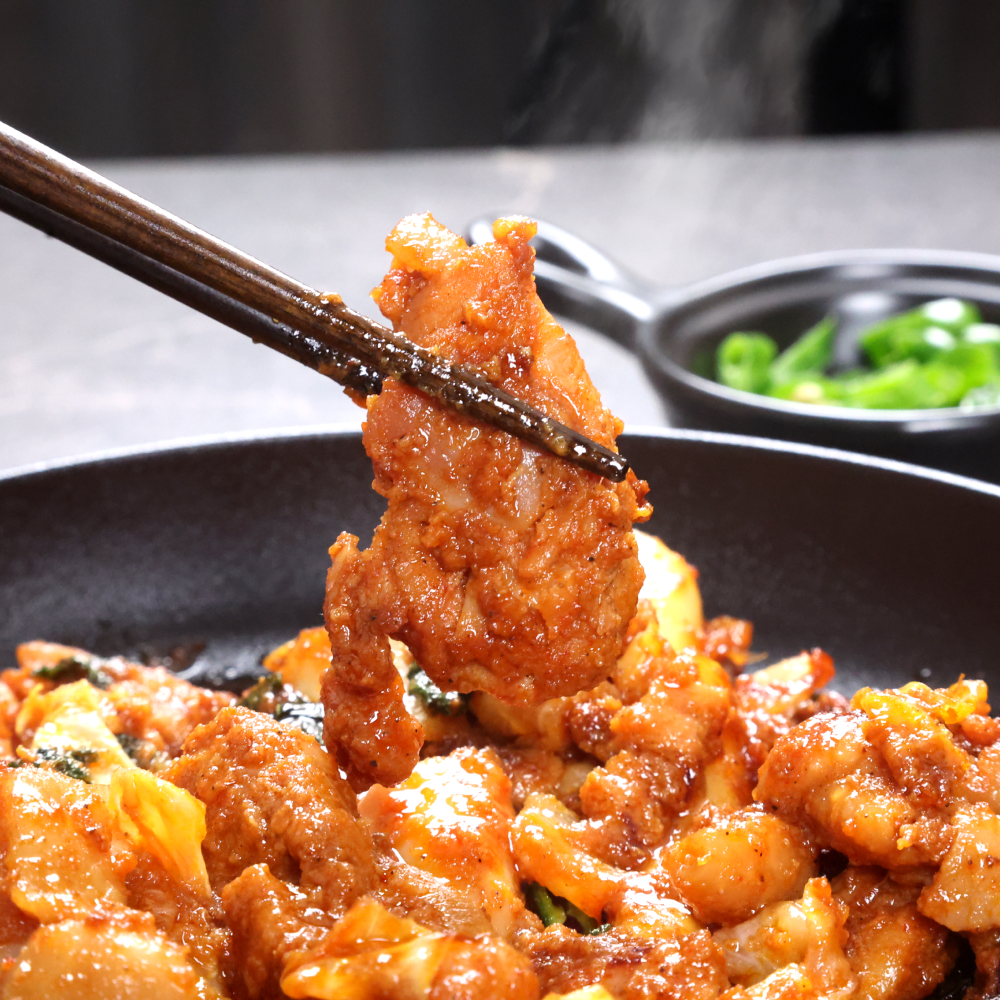 춘천식 매운 닭갈비 닭볶음탕 저녁메뉴 레시피 캠핑음식 밀키트 숯불 500g, 1개 - 상품 이미지