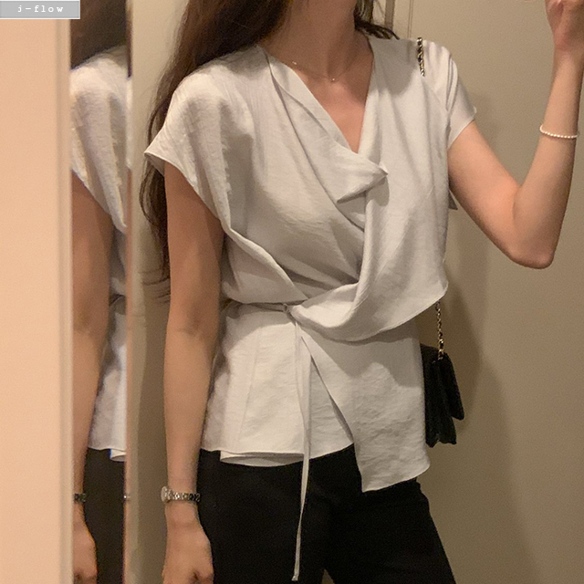 코쉬 루즈핏 드레이프 랩 블라우스 3col 여름 캡소매 레이어드 벨트 스카프 제이플로우 - 상세 이미지 3
