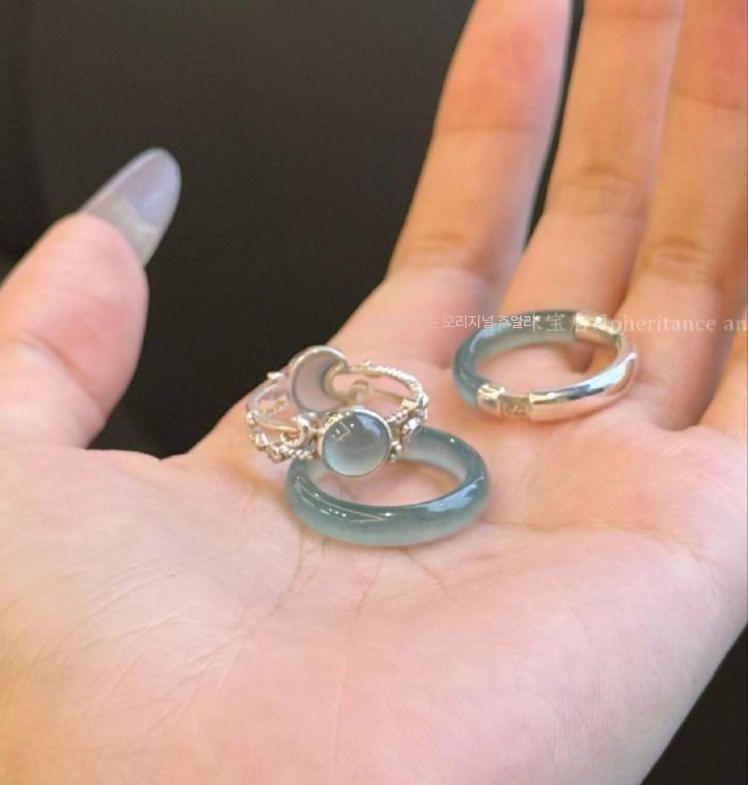 물옥 반지 천연 푸른 비취 원석 얼음 옥반지 여성 가락지 푸른 물 에메랄드 반지 작은 크기 내경 15-16mm - 상품 이미지
