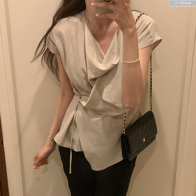 코쉬 루즈핏 드레이프 랩 블라우스 3col 여름 캡소매 레이어드 벨트 스카프 제이플로우 - 상세 이미지 5
