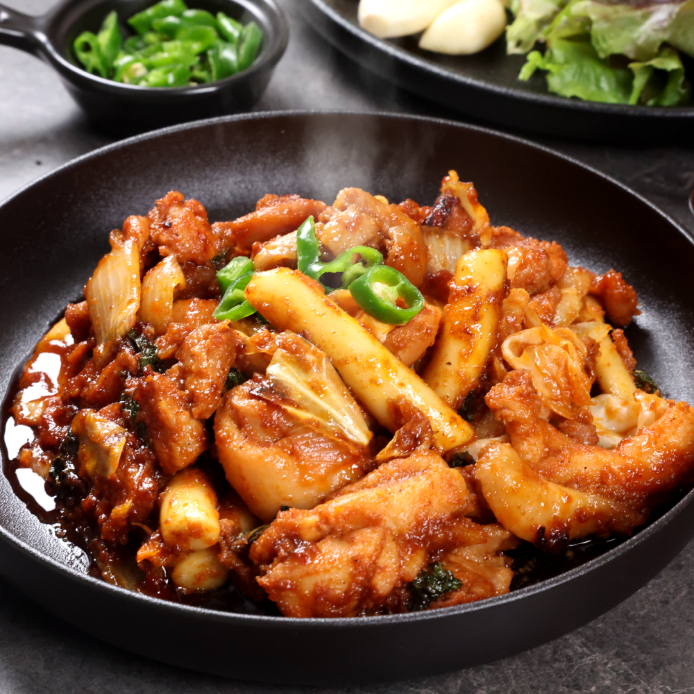 춘천식 매운 닭갈비 닭볶음탕 저녁메뉴 레시피 캠핑음식 밀키트 숯불 500g, 2개 - 상품 이미지