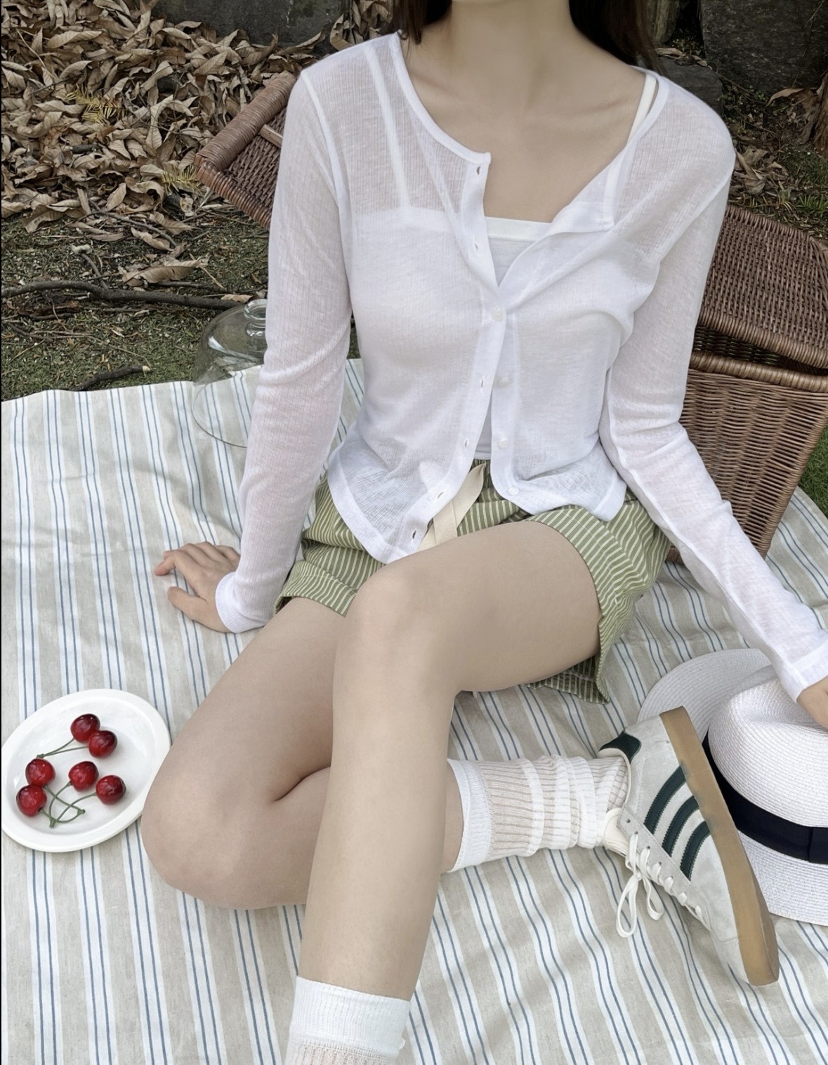 포벨 시스루가디건 여성 여름 라운드넥 버튼 슬림핏 긴팔 레이어드 살안타템 이미지 6