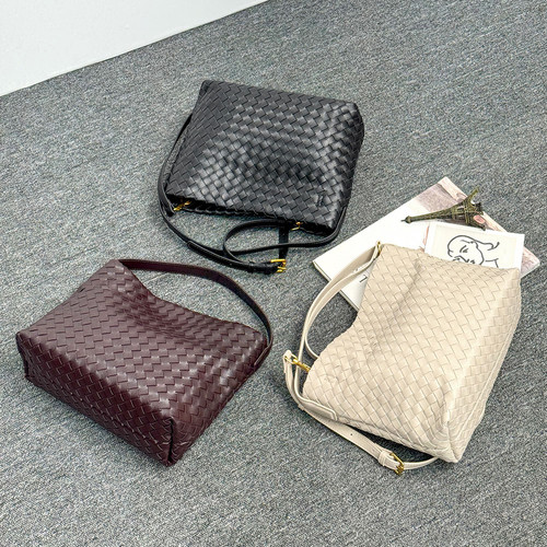 여성 가방 심플 토트백 위빙 숄더백 오피스 출퇴근 가방 세련 크로스백 캐주얼 데일리백 - 상세 이미지 2
