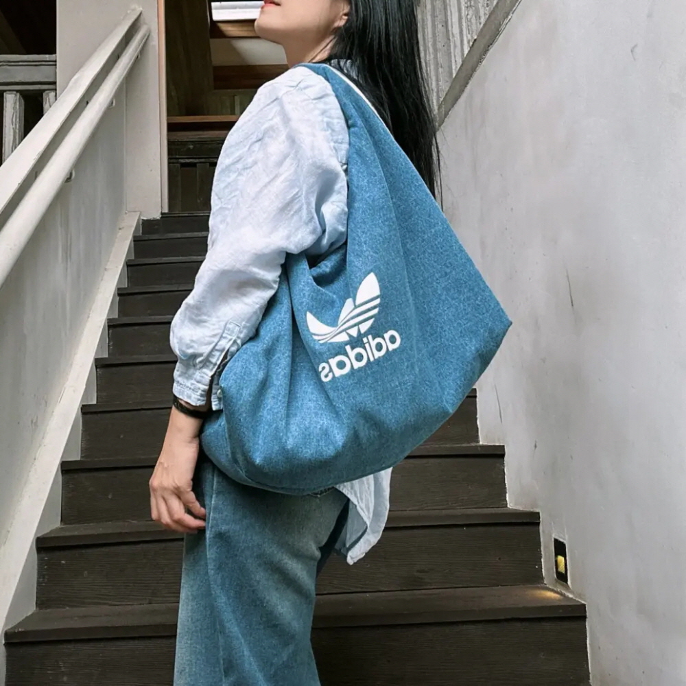 아디다스 오리지널 올웨이즈 숄더백 보부상백 데님 IX7693 블랙 IX7694 - 상품 이미지