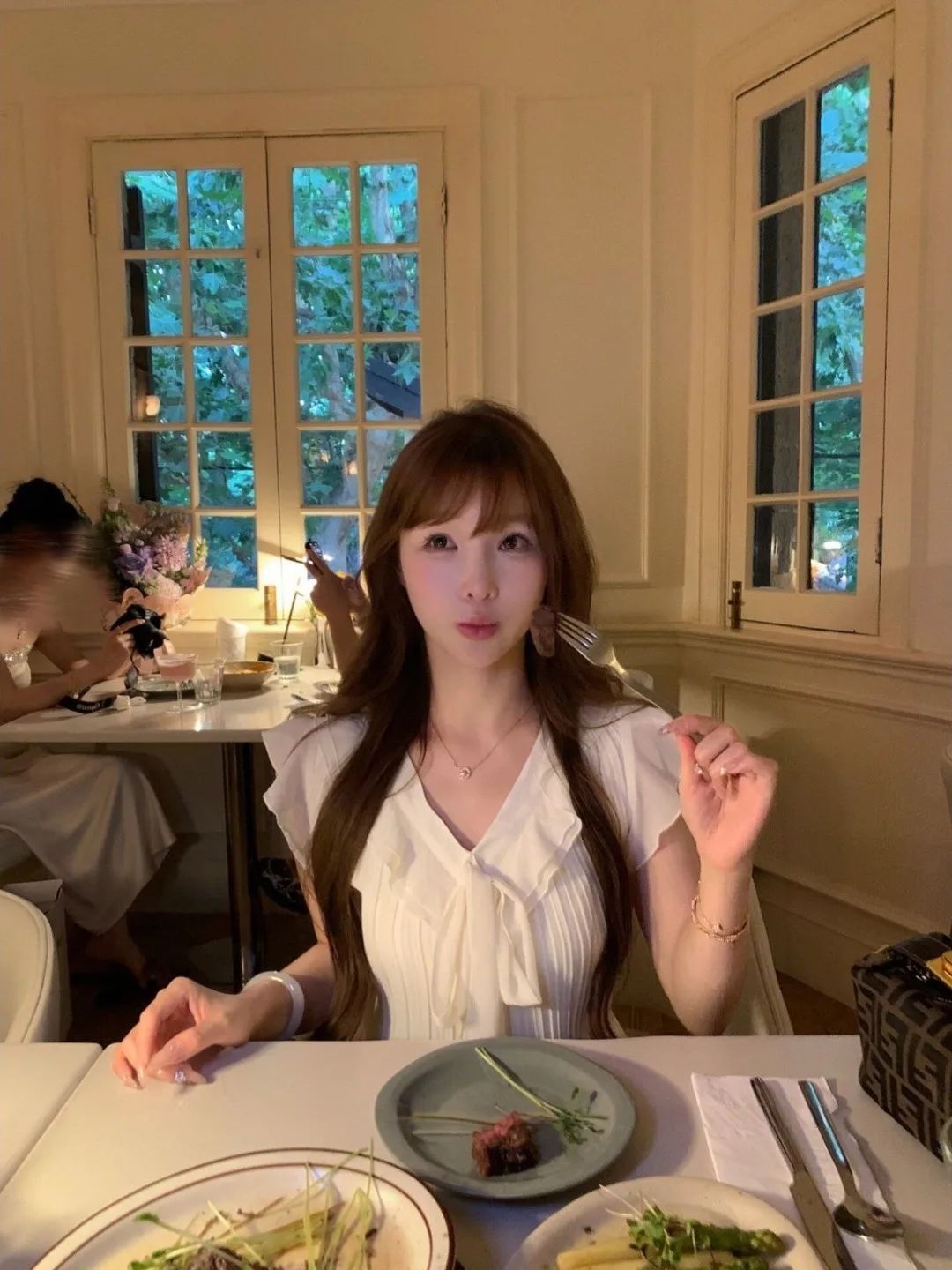 브이넥 퍼프소매 반팔 셔츠 여름 슬림핏 레이스 트림 블라우스 하얀색 M - 상세 이미지 2