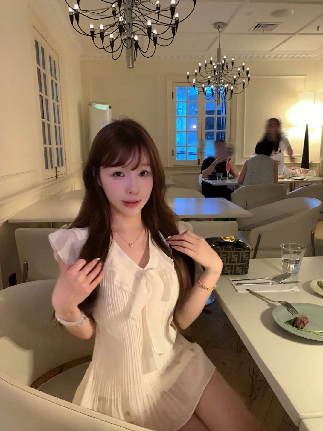 브이넥 퍼프소매 반팔 셔츠 여름 슬림핏 레이스 트림 블라우스 하얀색 M - 상세 이미지 3
